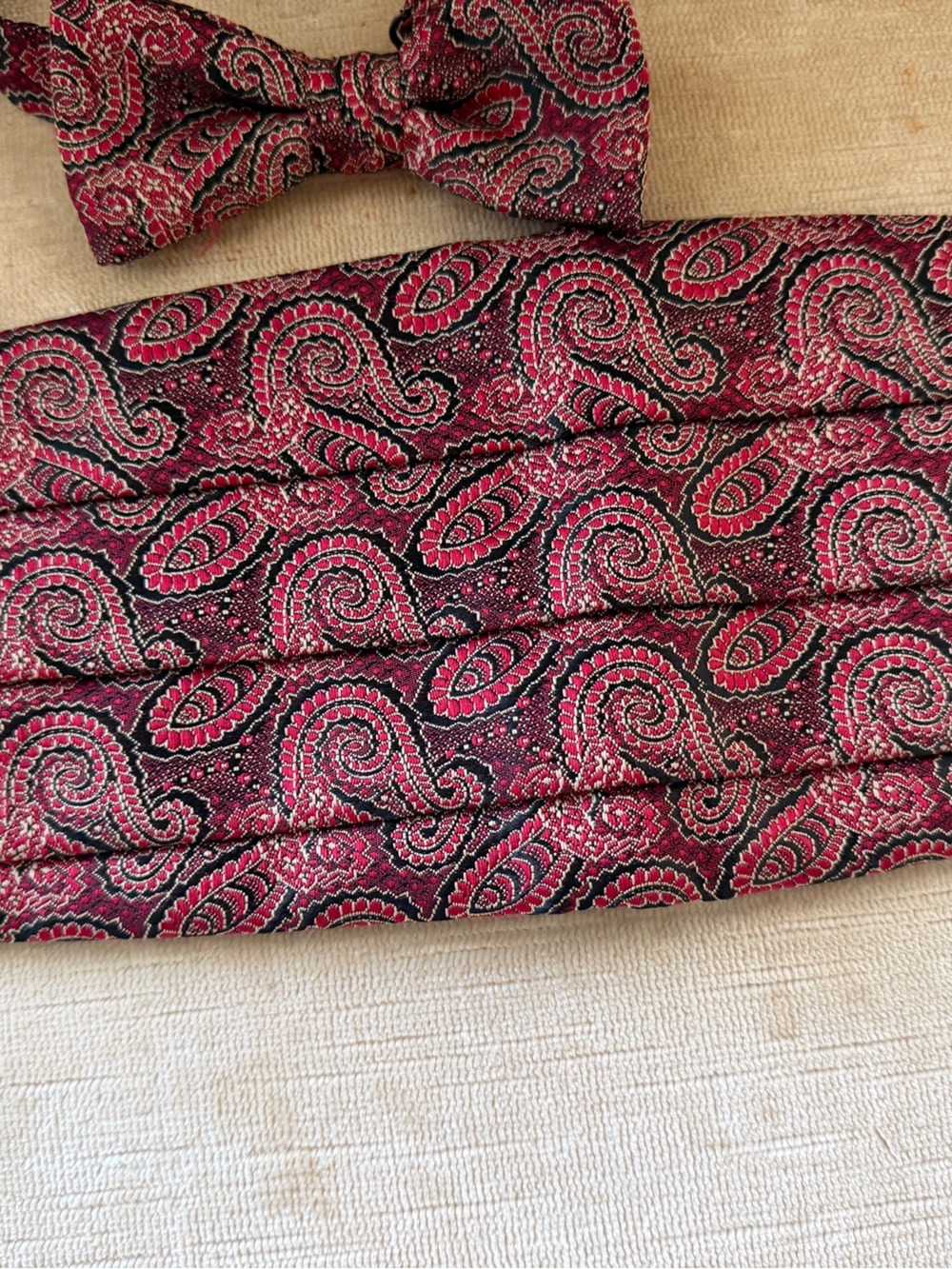 Paisley Satin Cummerbund & Bow Tie Set in Burgundy